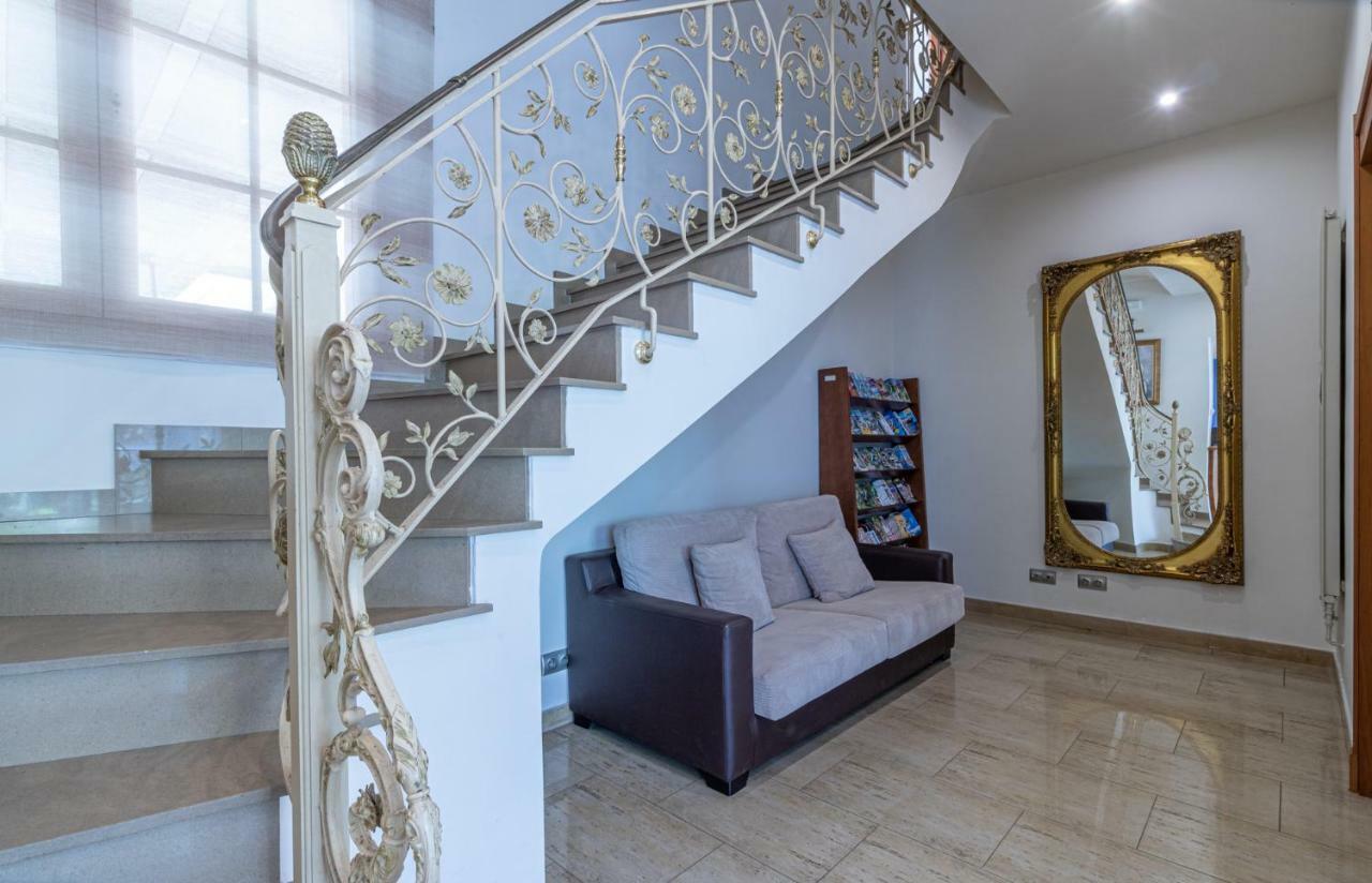 Apartaments Bt Vent De Garbi Empuriabrava Exterior photo